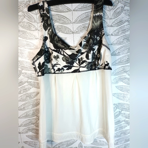 Lululemon Tame Me Tank Scoop Sweat Wicking Floral Print Black and White - Picture 1 of 7